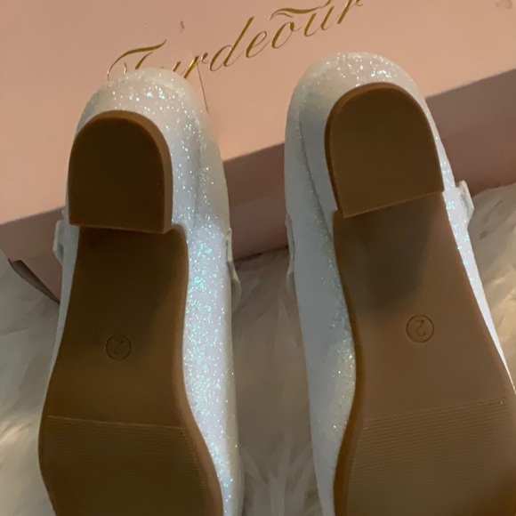 White Glitter Lace Flats with Bow And Pearl Detail - Picture 7 of 8